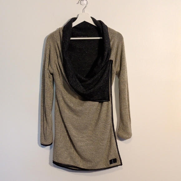 URKU reversible tan and black cowl neck sweater - size sml/med - Picture 2 of 11